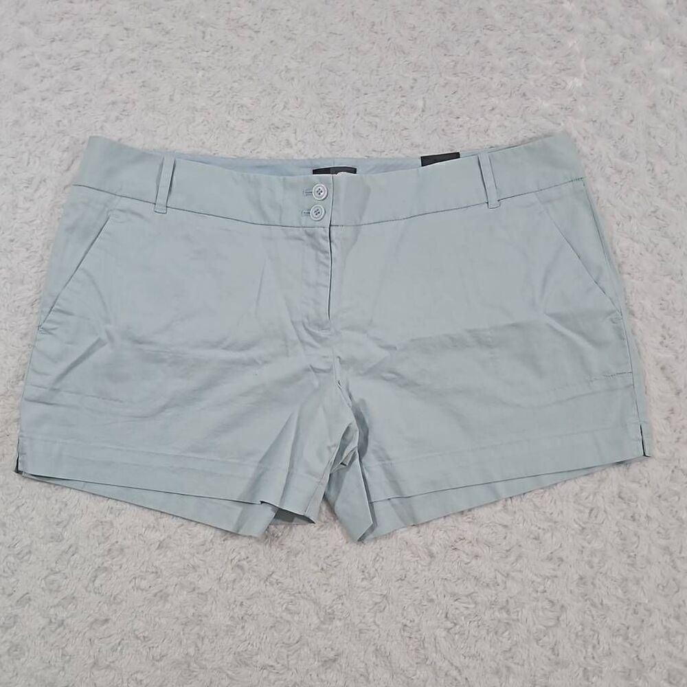 The limited women's size14 light blue, easy short chino short 4' inseam NWT